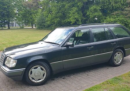 Mercedes-Benz E 220 S124 W 124 Leder TÜV Neu
