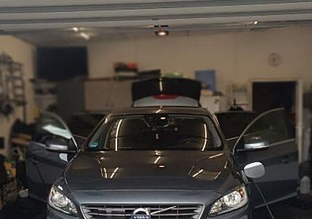 Volvo V60 D5 Plug-in-Hybrid mit 4 Garantie