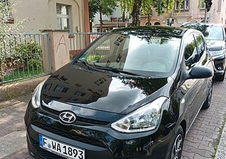 Hyundai i10 , Benziner, EZ 2013, TÜV bis 09/2026, schwarz