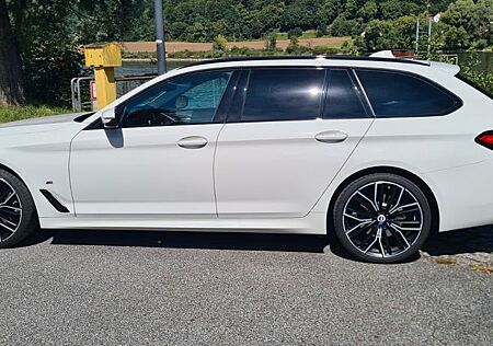 BMW 520d xDrive Touring A / Laser / AHK / SHD / HUD