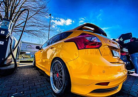 Ford Focus 2,0 EcoBoost ST Leder-Sport-Paket ST