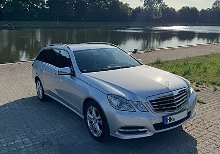 Mercedes-Benz E 220 CDI T AVANTGARDE TUV/Service NEU !!!
