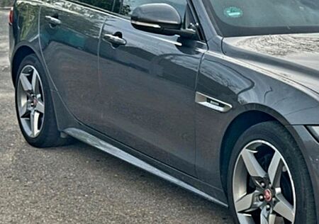 Jaguar XE 25t 250PS R-Sport Automatik R-Sport
