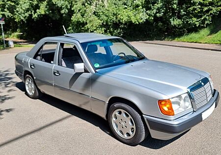 Mercedes-Benz E 230 1. Hand | TÜV NEU | Schiebedach