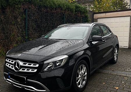 Mercedes-Benz GLA 200 d 4MATIC DCT - Scheckheftgepflegt