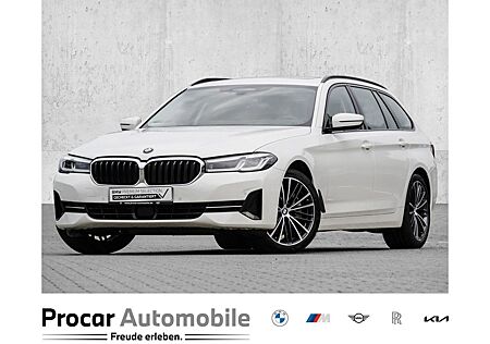 BMW 540d xDrive PANO+AHK+DA PROF+PA+LC PROF+19"