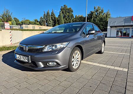 Honda Civic 1.8 i-VTEC Executive - Vollausstattung