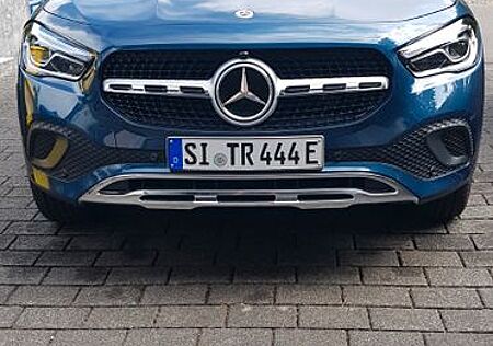 Mercedes-Benz GLA 250 e DCT -