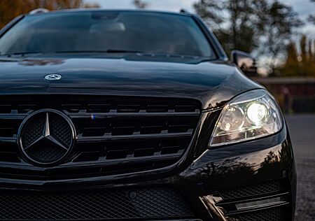 Mercedes-Benz ML 350 4MATIC BlueEFFICIENCY - AMG Paket -