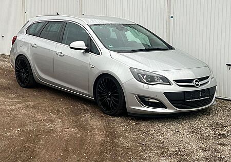 Opel Astra ST Exklusiv schwarze19"Alu tiefer K&W Navi