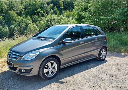 Mercedes-Benz B 180 BlueEFFICIENCY 2009-2012