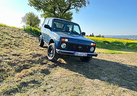 Lada Niva 4x4 1.7i ohne Rost, 8-fach bereift, TOP
