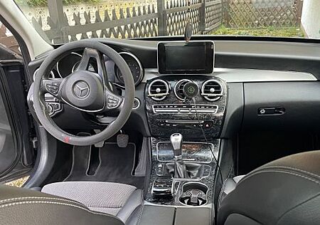 Mercedes-Benz C 200 -