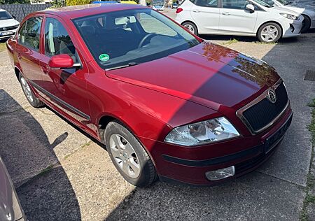 Skoda Octavia 1.6 tiptronic Elegance Wenig KM Top