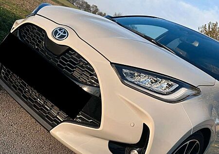 Toyota Yaris gebraucht kaufen Toyota Yaris 1.5-l-VVT-i CVT Luxe Luxe