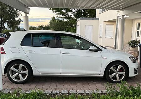 VW Golf Volkswagen 2.0 TSI DSG BMT GTI GTI