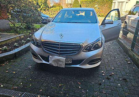 Mercedes-Benz E 220 BlueTEC 4MATIC ELEGANCE Autom. ELEGANCE