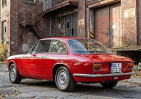 Alfa Romeo GT 1300 Junior Bertone | Umbau 1600 Motor