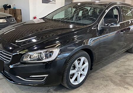 Volvo V60 Kombi 1.Hand Navi Kamera Totwinkel Leder