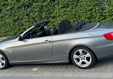BMW 320i Cabrio Facelift E-Reihe Vollleder gr. NAVI