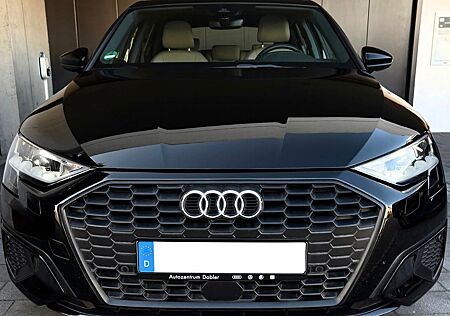 Audi A3 S tronic Sportback PANORAMA/TEMPOMAT/CARPLAY