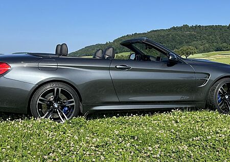 BMW M4 Cabrio + Akrapovic Sound!
