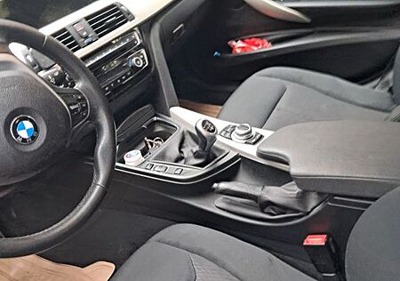 BMW 320d EfficientD. Ed. Touring Luxury Line Lux...