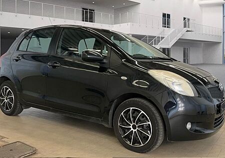 Toyota Yaris 1.3 TÜV Neu