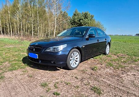 BMW 523i -