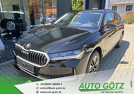 Skoda Superb gebraucht kaufen Skoda Superb Combi Selection DSG AHK-Vorb.*Navi*Matrix