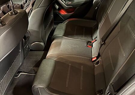Mercedes-Benz A 250 e amg line 2020 Edition