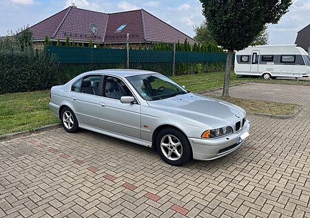 BMW 520i - Xenon - AHK - Klima - Facelift - PDC