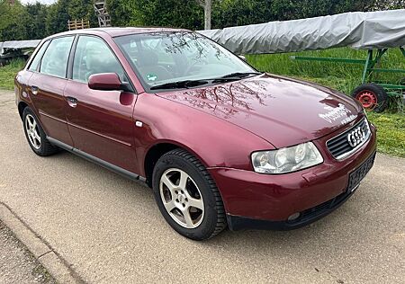 Audi A3 1.6 Attraction KLIMAAUTO/8-FACH/PDC/XENON