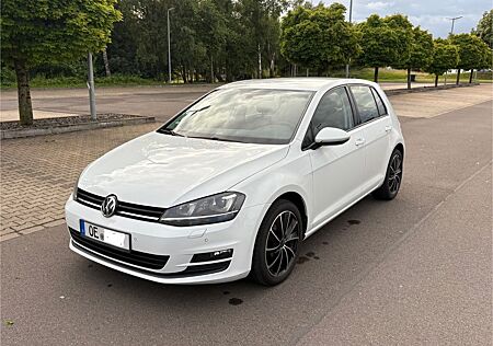 VW Golf Volkswagen 1.2 TSI / AHK, PDC, SHZ, Kamera uvm.