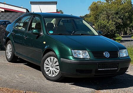 VW Bora Volkswagen 1.6*II.HAND*KLIMA*AHK*