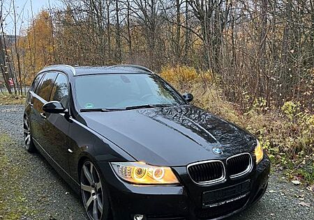BMW 330i E91 Touring Xenon Navi Leder Ahk ST Gewinde