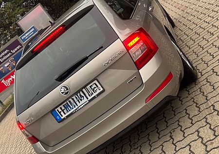 Skoda Octavia 1.4 TSI G-TEC Style Combi Style