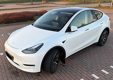 Tesla Model Y Long Range, 12-fach bereift, Vossen HF2