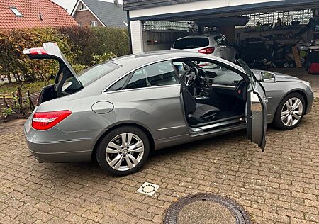 Mercedes-Benz E 350 Coupé CDI BlueEFFICIENCY AVANTG....