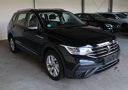 VW Tiguan Allspace Volkswagen 1:5 TSi Life 7-Sitzer DSG LED Na