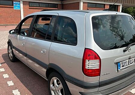 Opel Zafira 2.2 -