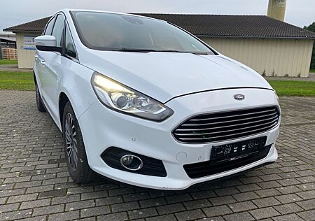 Ford S-Max Titanium/7Sitzer/Navi/LED/AHK