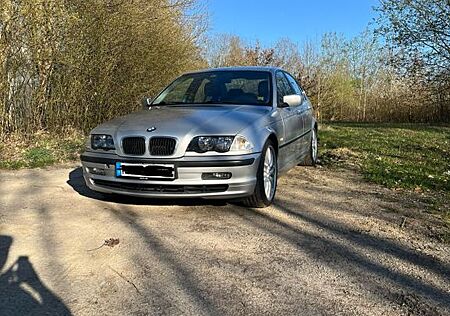 BMW 328i E46 M52 Schalter Sortsitze M-Felgen