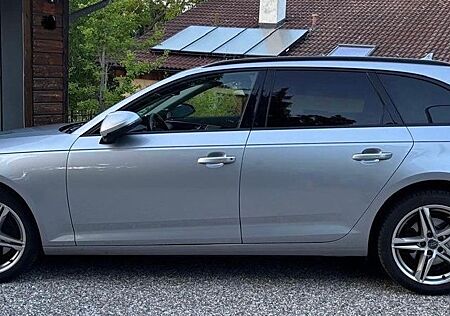 Audi A4 Avant 2.0 TDI S tro./XENON+/NAVI+/virt.