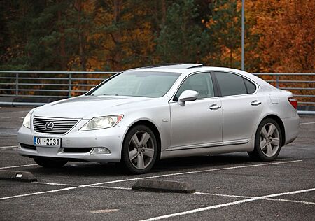 Lexus LS 460