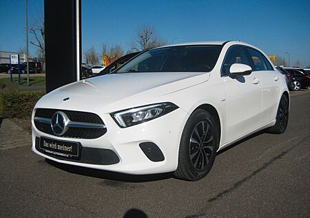 Mercedes-Benz A 180 Progressive 7G LED Navi Kamera CarPl. Ambi