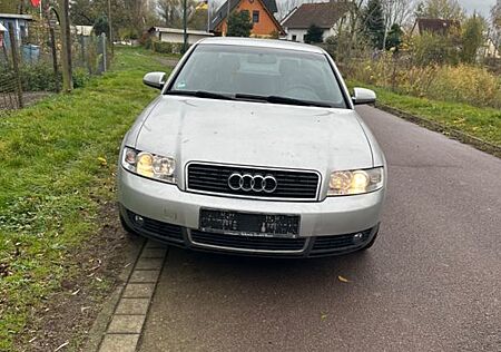 Audi A4 2.4 -