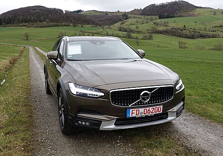 Volvo V90 Cross Country V90CC D5 AWD CC Pro AHK*360°*STHZ*ACC*BLIS*HUD