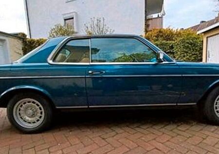Mercedes-Benz E 230