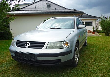 VW Passat Variant Volkswagen 1.8 Basis